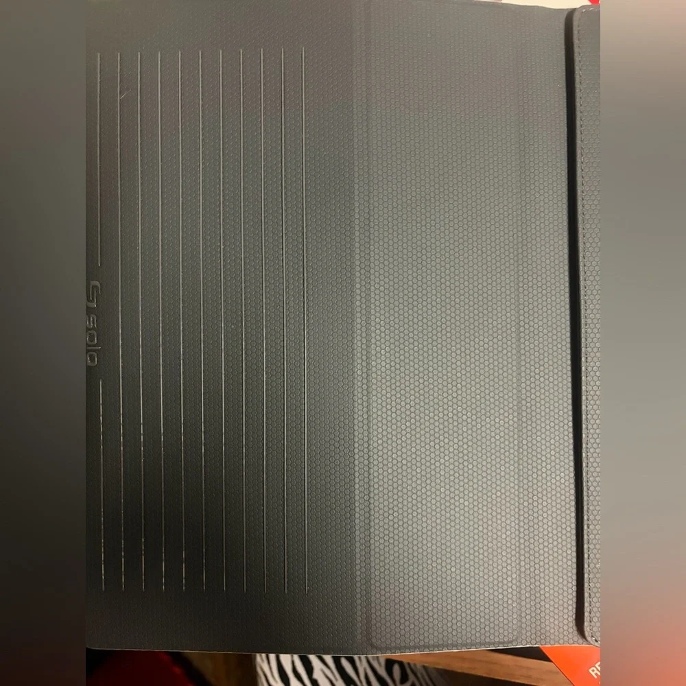 🆕🩶Solo Gray Universal Tablet Cover🩶